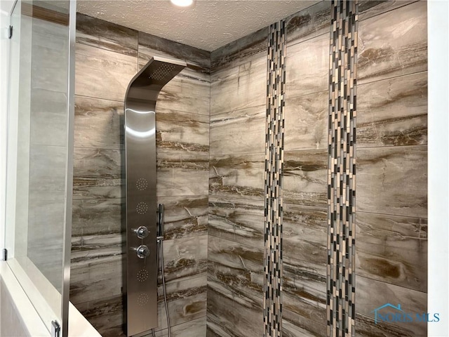 details featuring tiled shower and a textured ceiling