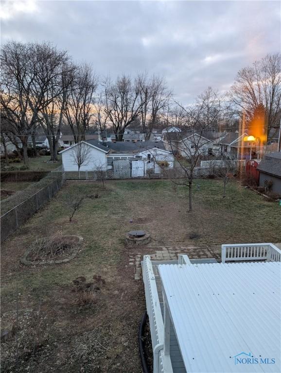 view of yard featuring an outdoor fire pit