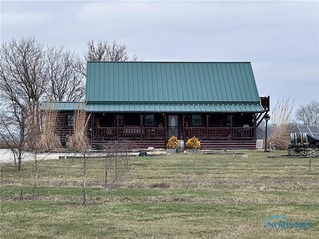 view of front of property featuring covered porch and a front lawn