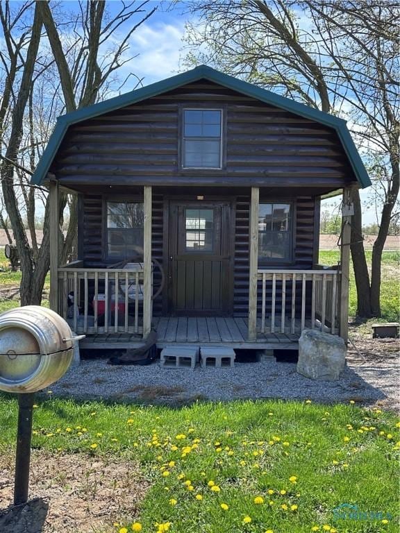 view of outdoor structure with an outbuilding