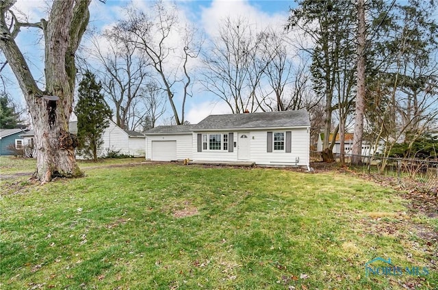 view of front of home featuring a front yard and a garage