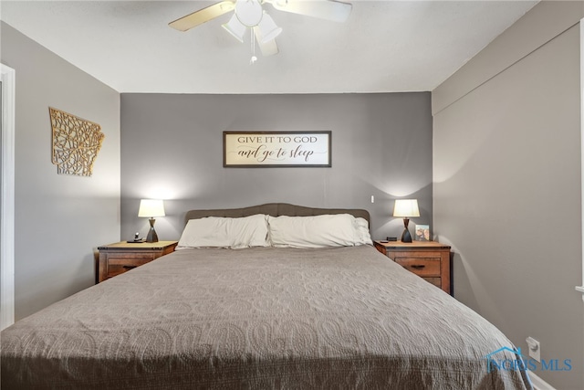 bedroom with ceiling fan