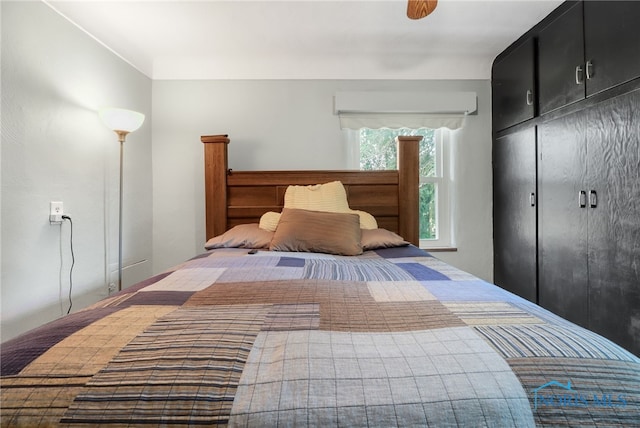 bedroom with ceiling fan