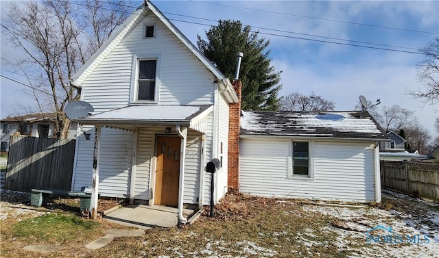 view of front of property