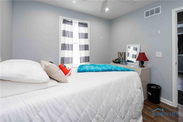 bedroom with a ceiling fan, wood finished floors, visible vents, baseboards, and recessed lighting