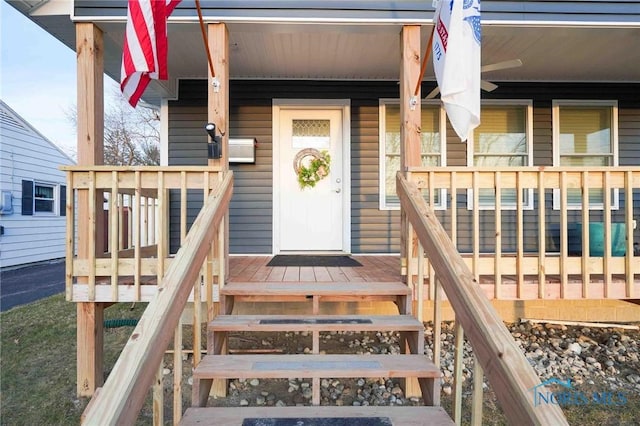 entrance to property featuring a porch