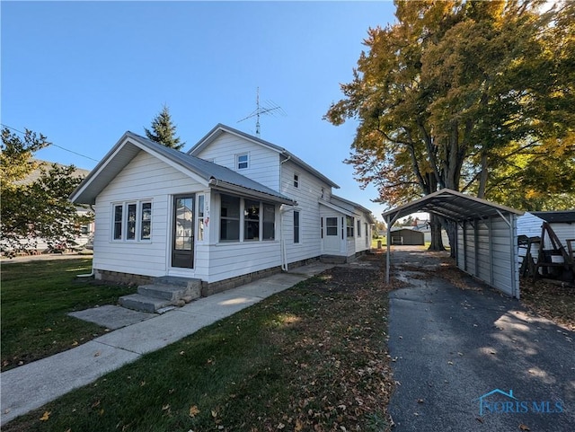 view of front facade with a front lawn and a carport