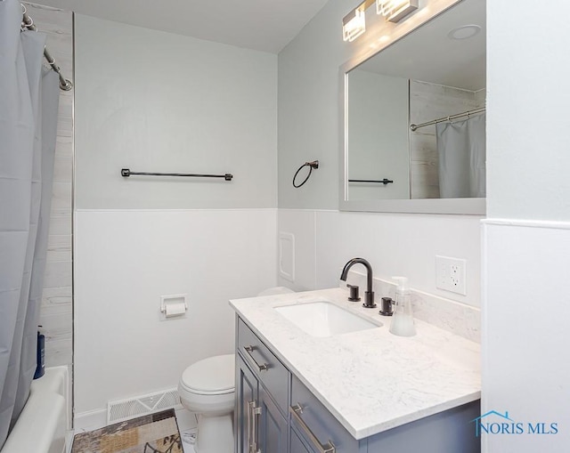 full bathroom featuring vanity, toilet, and shower / bath combo