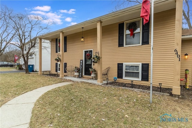 split foyer home with a front lawn