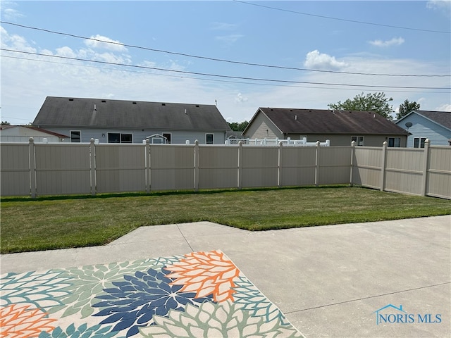 view of yard with a patio area