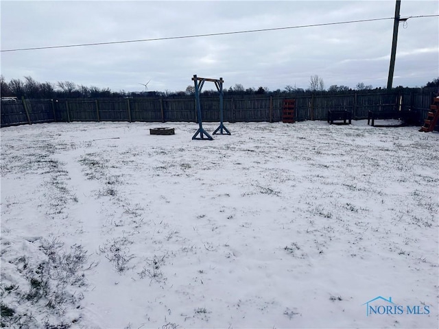 view of yard layered in snow