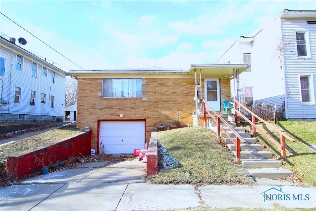 view of front of house with a garage