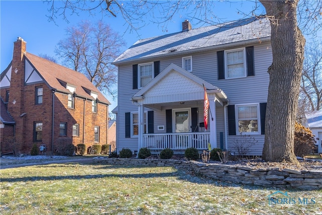 view of front of house featuring covered porch and a front yard