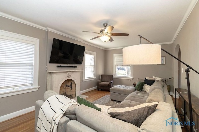 living room featuring light hardwood / wood-style floors and ornamental molding