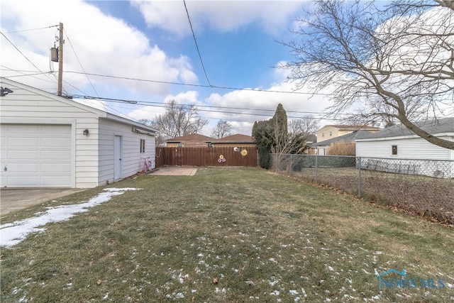 view of yard with a garage and an outdoor structure