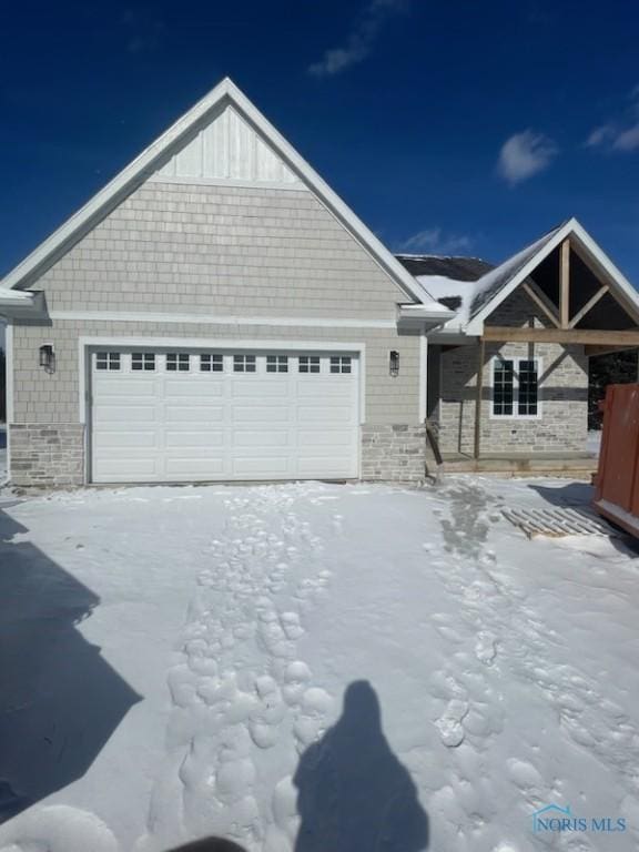 view of front facade with a garage