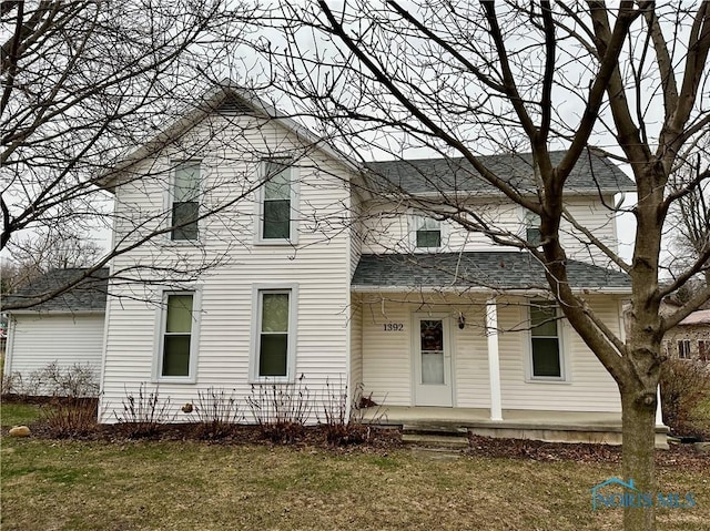 view of front of home with a front lawn