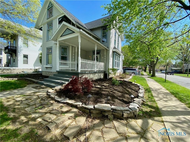 view of front facade with a porch