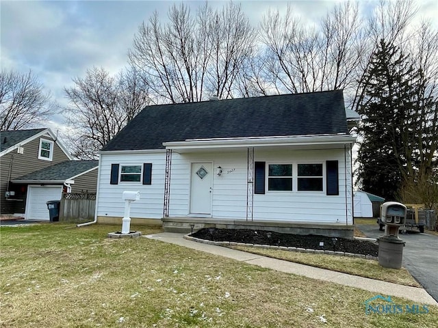 bungalow-style home featuring a front lawn