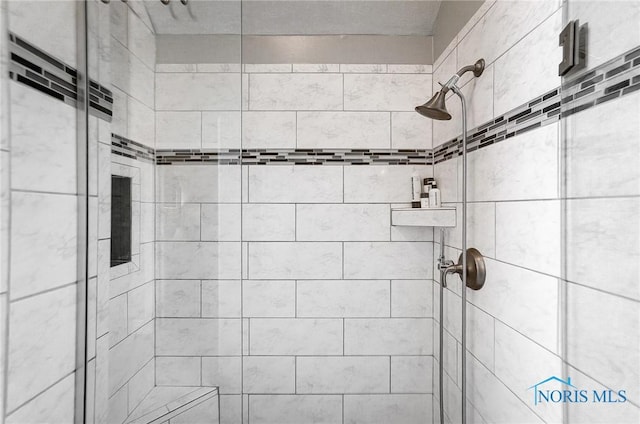 bathroom featuring tiled shower