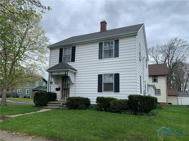 view of front facade with a front yard