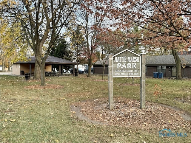 exterior space featuring a lawn