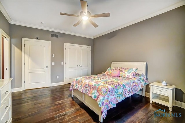 bedroom with ornamental molding, a closet, ceiling fan, and dark wood-type flooring