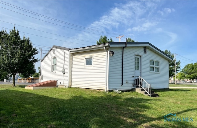 back of house featuring a yard