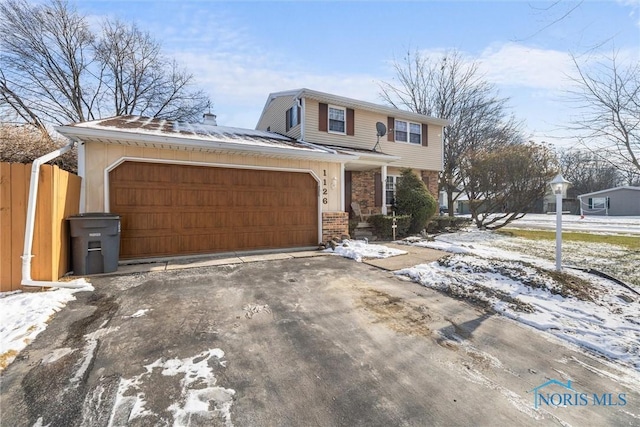 view of front property featuring a garage