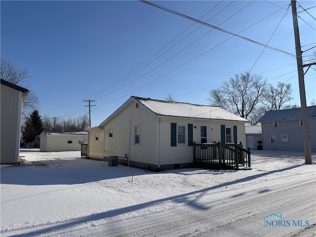 view of front of home featuring central AC and an outdoor structure