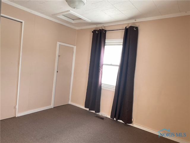 empty room featuring carpet flooring