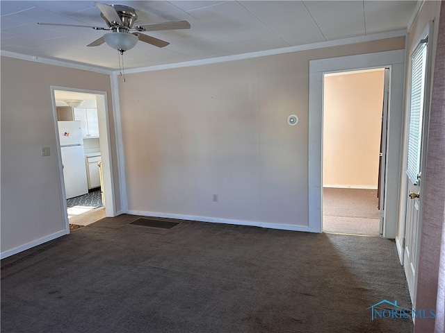 carpeted spare room featuring ceiling fan and crown molding