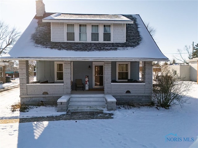 view of front of property featuring a porch