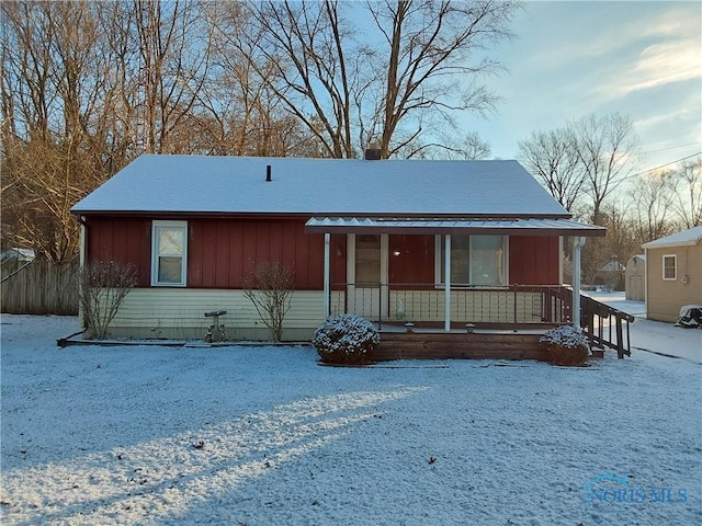 view of front of property featuring a porch