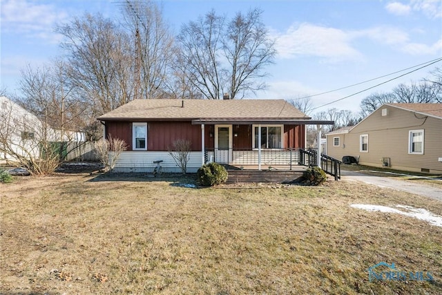 view of front of home featuring covered porch and a front lawn