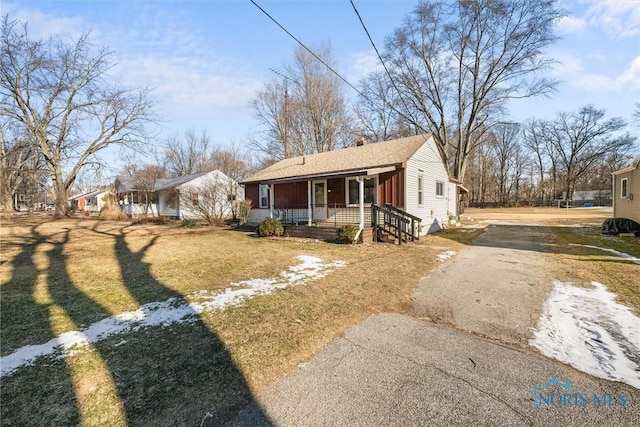 view of front of house with a porch and a front lawn