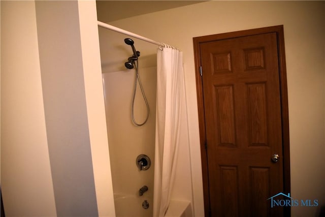 bathroom featuring shower / tub combo with curtain