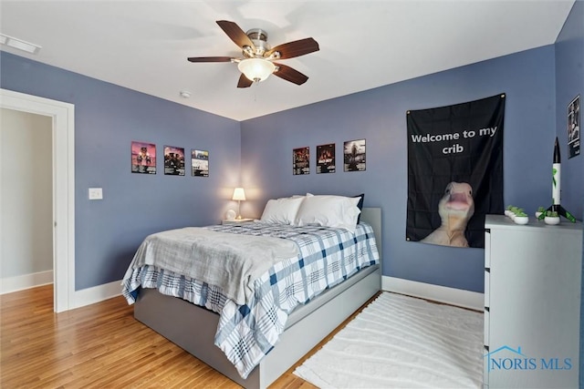 bedroom featuring light hardwood / wood-style floors and ceiling fan