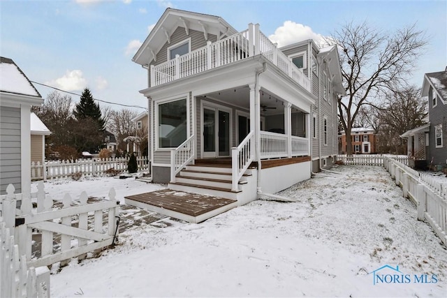 view of front of house with a balcony