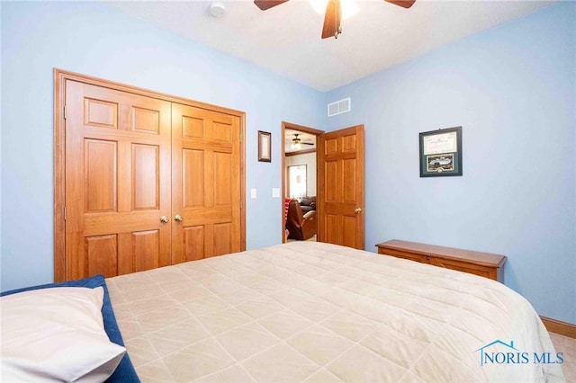 bedroom featuring ceiling fan and a closet