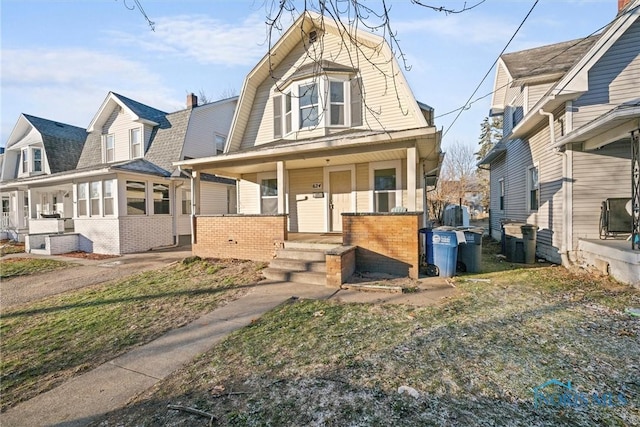 view of front of property featuring a porch