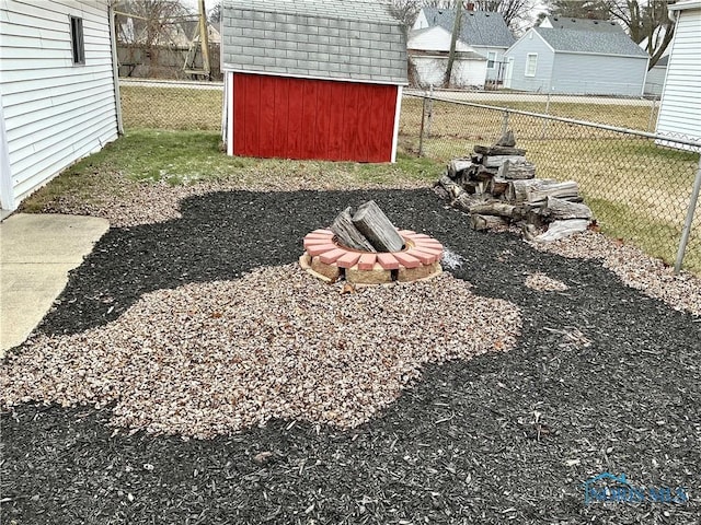 view of yard with a shed