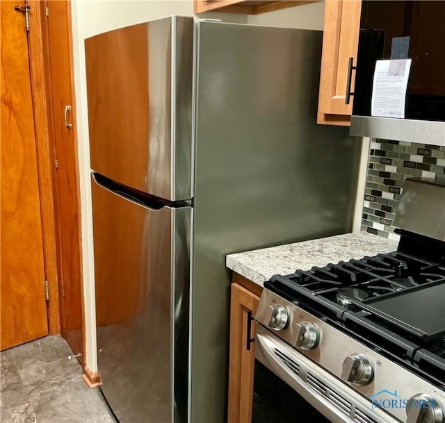 kitchen with decorative backsplash and stainless steel appliances