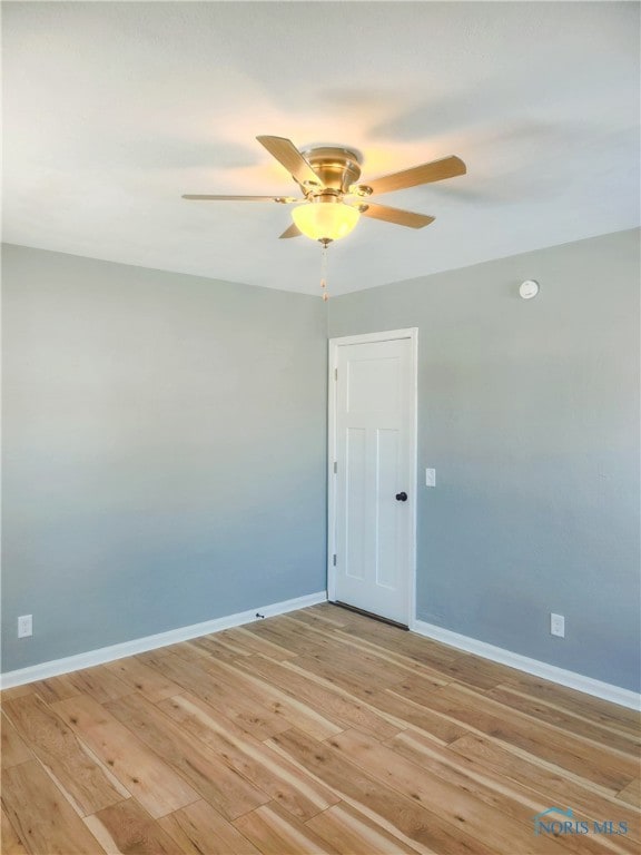 empty room featuring light wood-type flooring and ceiling fan