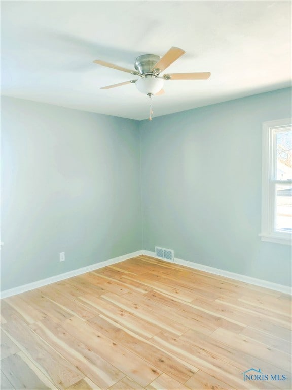 unfurnished room with light wood-type flooring and ceiling fan