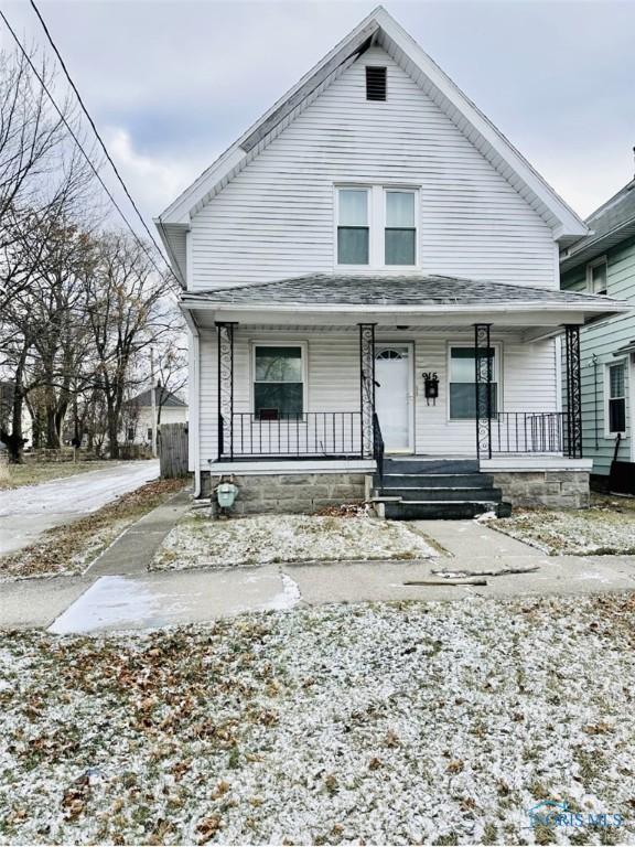 bungalow with a porch