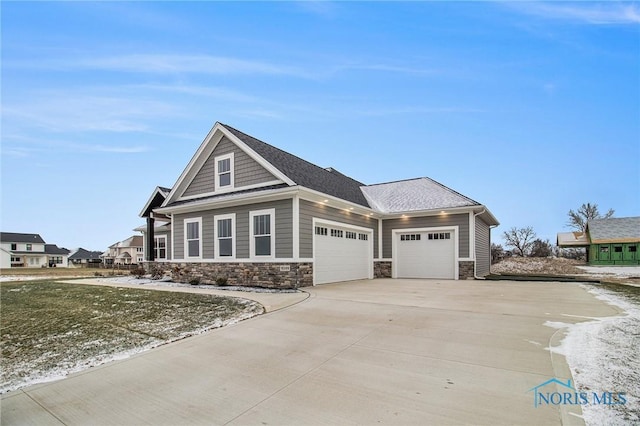 view of front facade featuring a garage