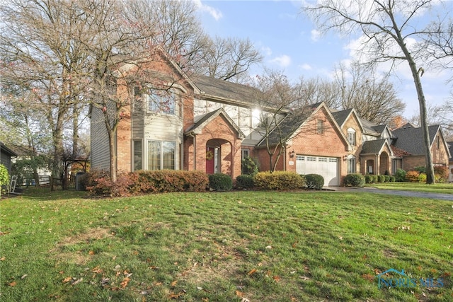 view of front facade with a front lawn