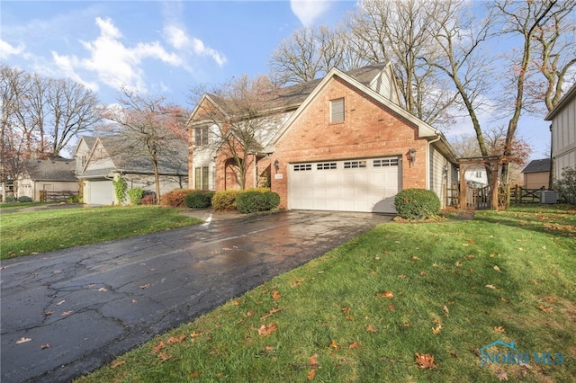 view of front property featuring a front yard