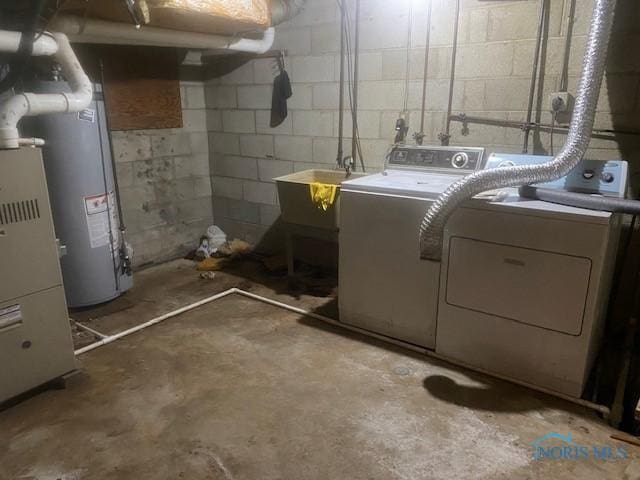 laundry area featuring sink, washing machine and dryer, heating unit, and water heater